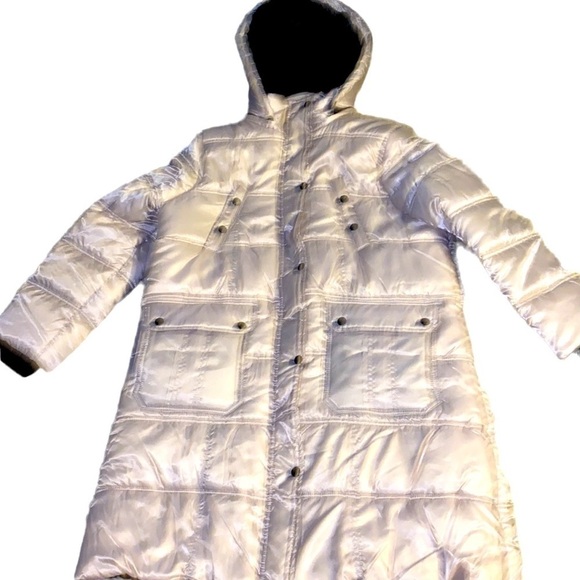 Urban Republic stone puffer coat. Detachable hood with faux fur. Size Medium - Picture 3 of 14